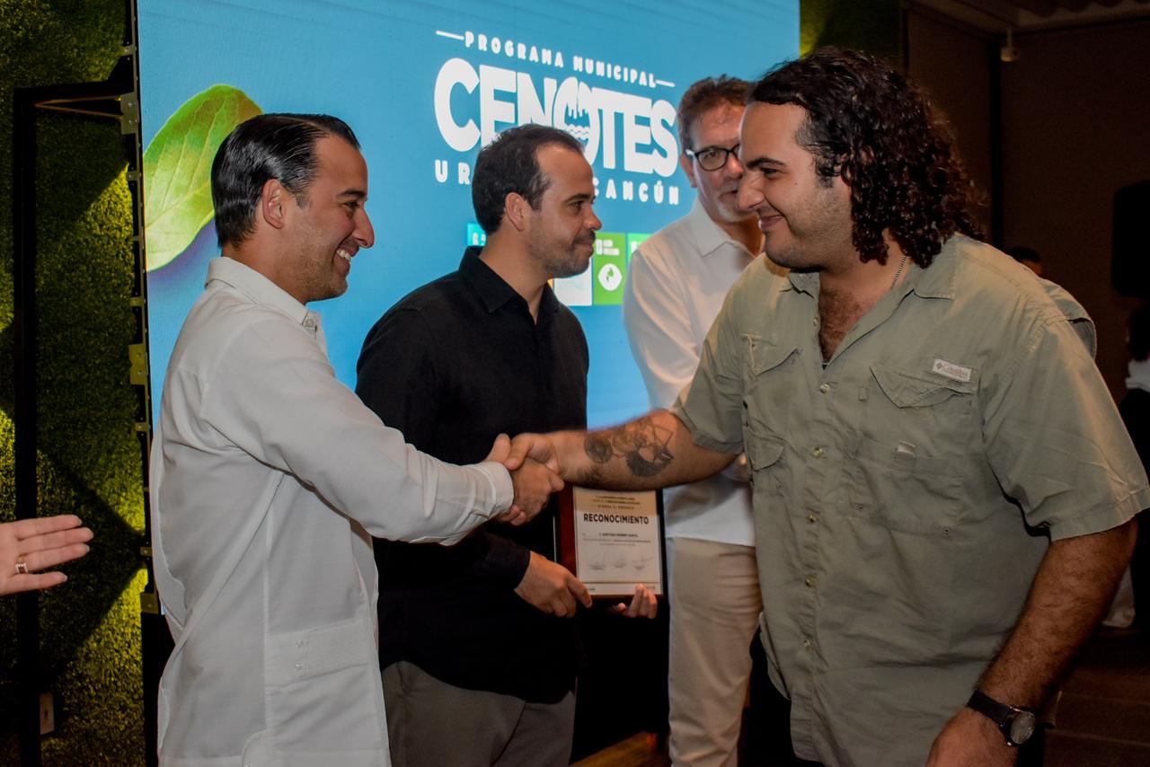 uploads/6/32/01 (2793).Jpeg